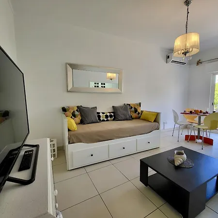 2 By Homing Apartment *